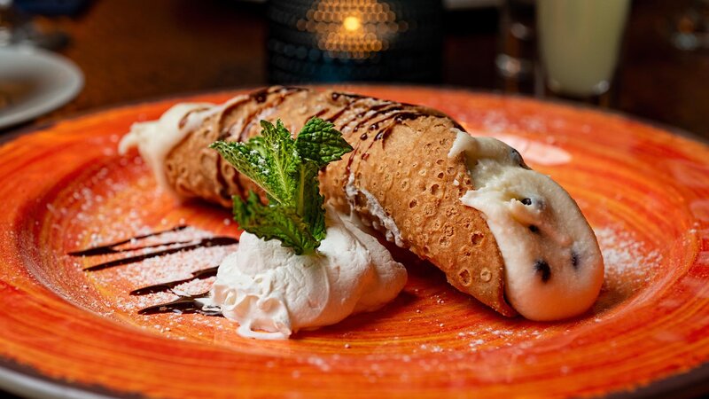 Cannoli dessert